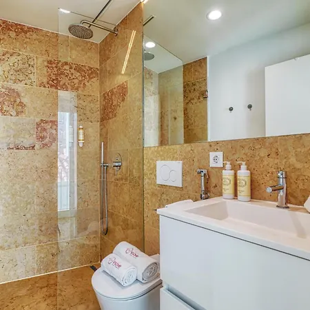 New! Modern & Chic Alfama Apartment *